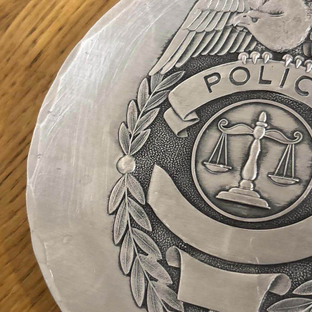 Vtg Wendell August Forge Dish Coaster Police USA 80's Pewter - Picture 4 of 7